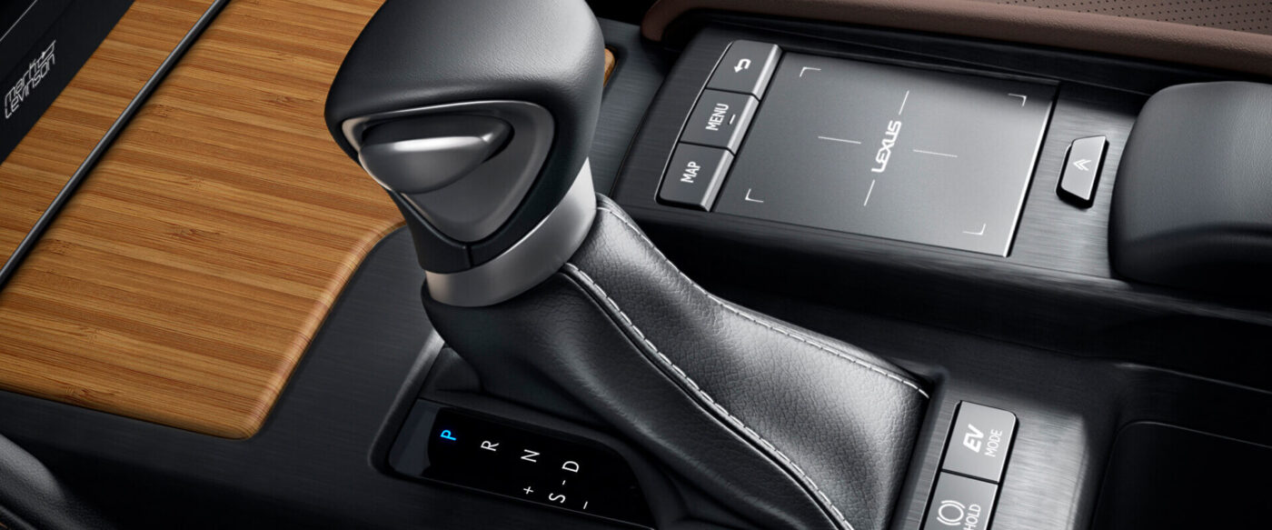 Động cơ và khả năng vận hành Lexus ES 300h
