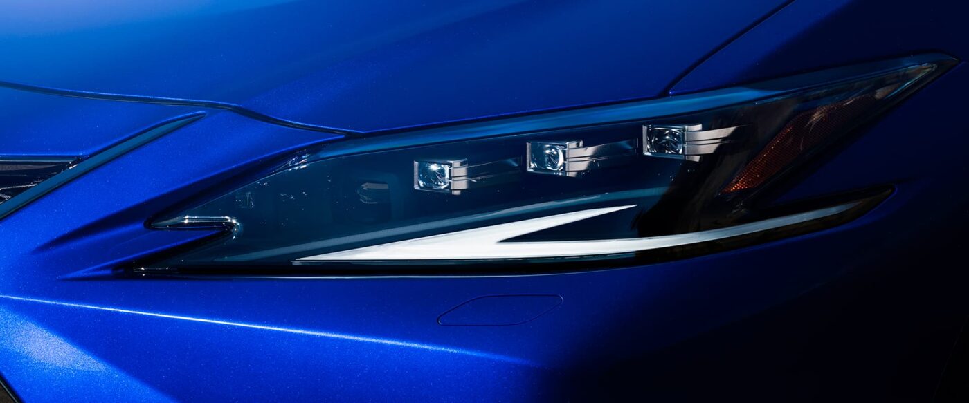 Xe Lexus ES 250 2024 F Sport là sự kết hợp giữa phong cách hiện đại, công nghệ tương lai