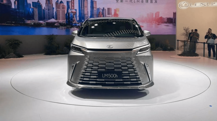 Xe Lexus LM500h 6 chỗ thế hệ mới sắp ra mắt tại Việt Nam