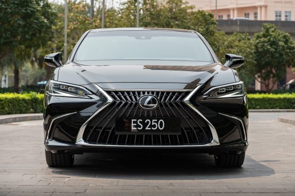 Lý do bạn nên chọn mua Lexus ES 250 2024