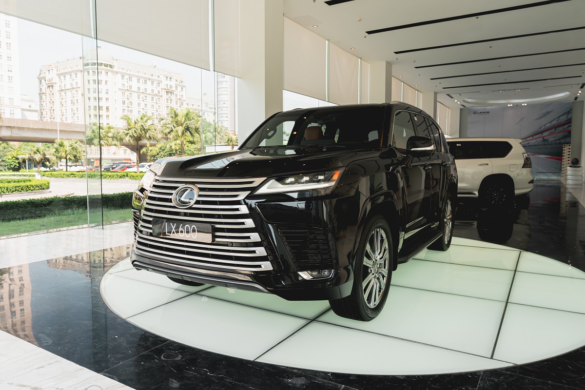 ngoại thất của Lexus LX600 mang đến sự sang trọng, đẳng cấp và mạnh mẽ