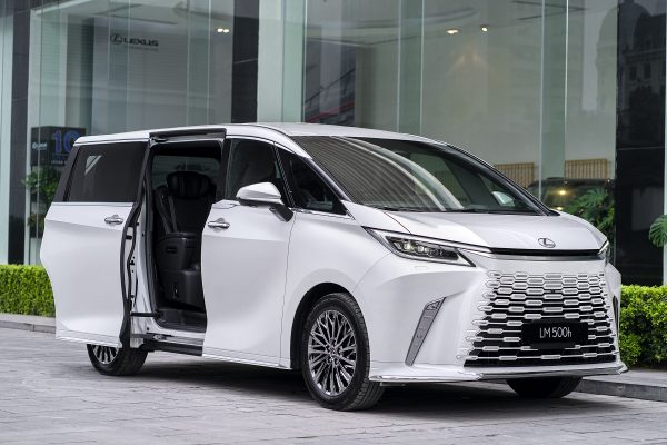 Lexus LM500h đỉnh cao của dòng minivan hạng sang